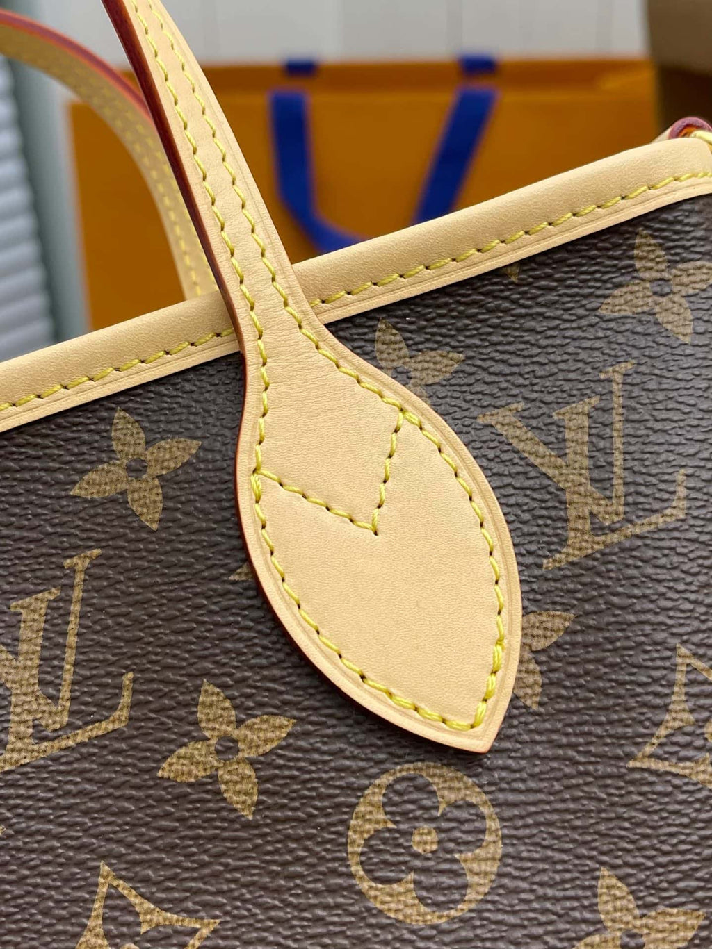 LV Neverfull MM Monogram Canvas Tote Shoulder Bag with Leather Trim and Pouch